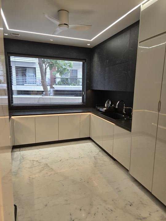 Park-facing 4 BHK builder floor in Anand Niketan – photo 4