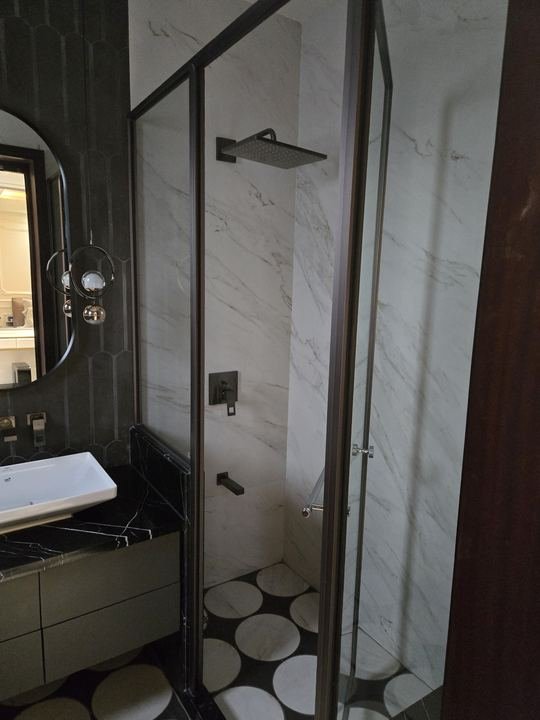 Park-facing 4 BHK builder floor in Anand Niketan – photo 5