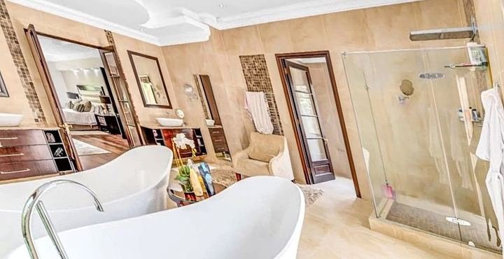 Classic 6 BHK kothi in Panchsheel Park – photo 4