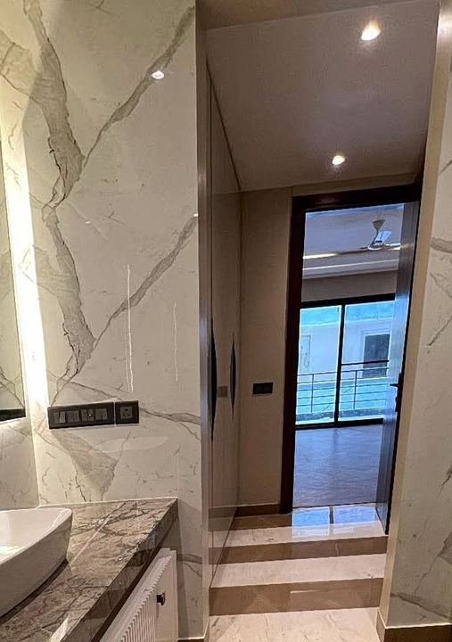 New 3 BHK builder floor in Hauz Khas – photo 2