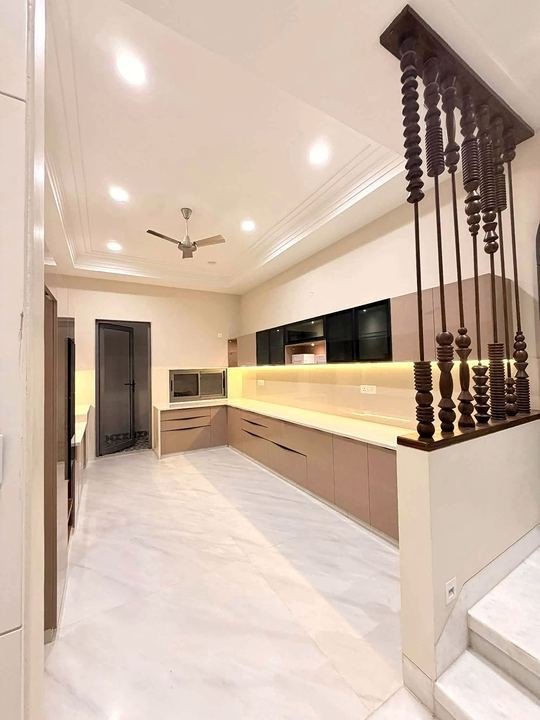 Park-facing 4 BHK builder floor in Saket – photo 2